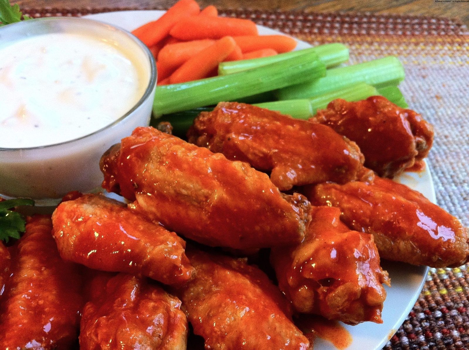 Chicken wings with celery, carrots and ranch dip